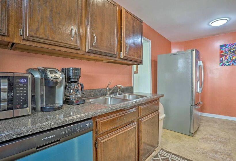 Suburban Home W/ Backyard Patio < 7 Miles To Dtwn!