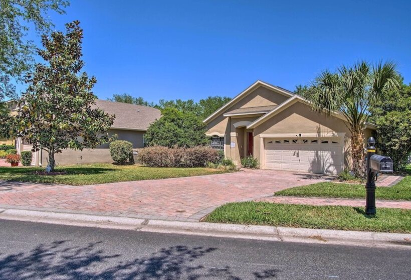 Sunny Villa W/ Lanai: 17 Mi To Disney!