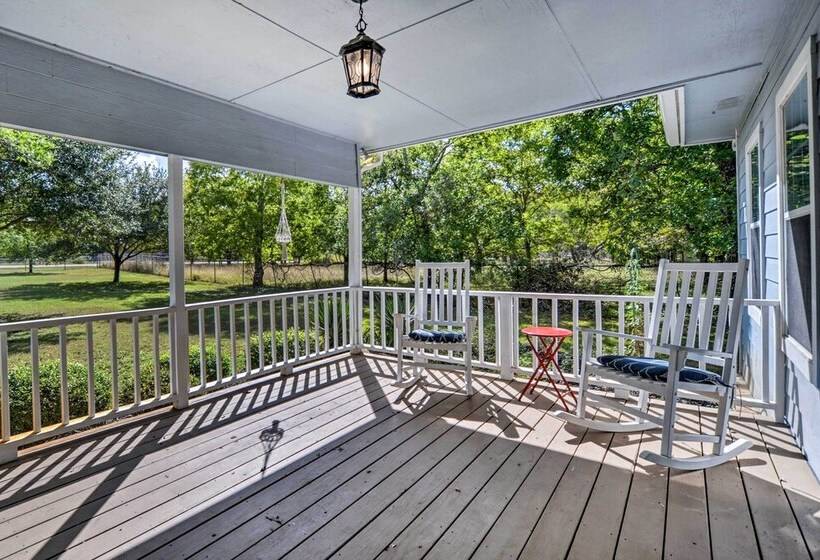 The Petite Lake House  In Seguin W/ Patio!