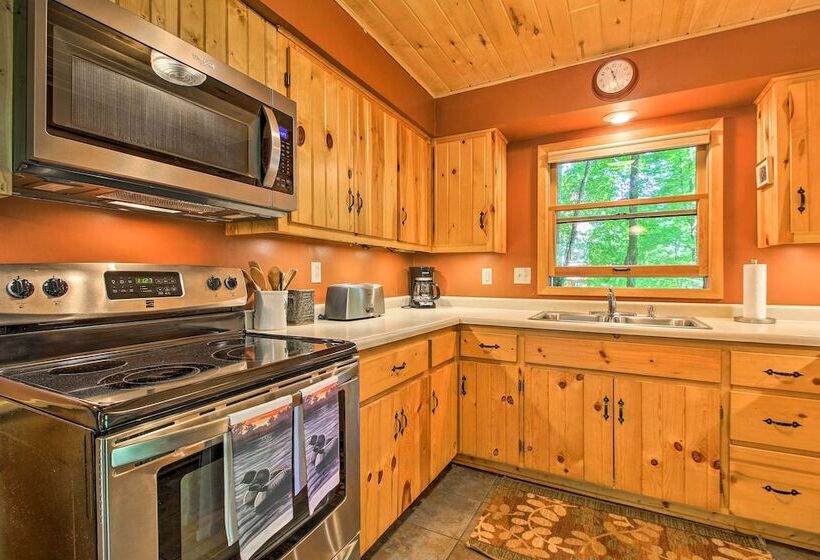 Trout Lake Cabin W/ Private Dock, Kayaks & Loft!