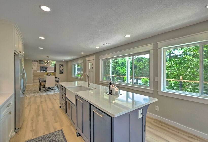 Upscale Cottage With Furnished Lake View Deck!
