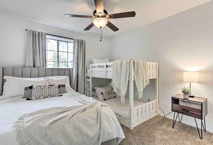 Beautiful Chandler Escape W/ Putting Green & Pool!