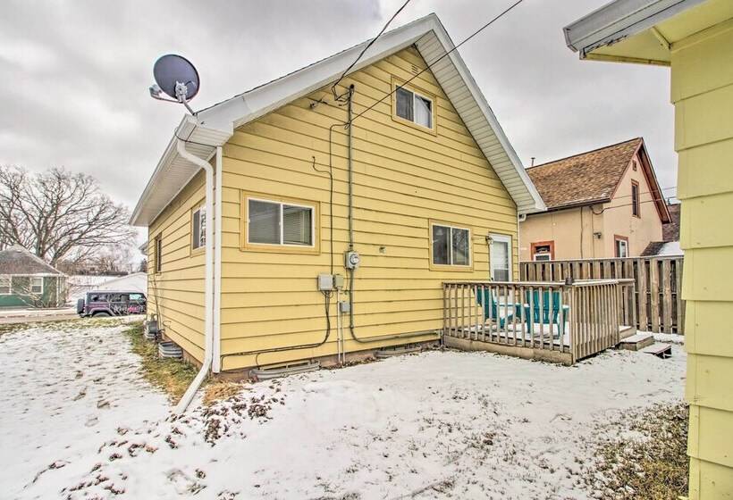 Bright Crosby Home   Walk To Main St & Beach!