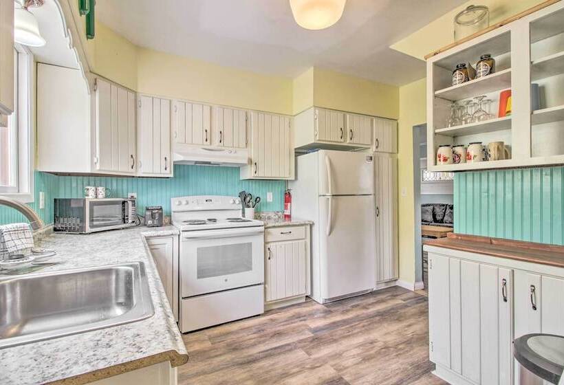 Bright Crosby Home   Walk To Main St & Beach!