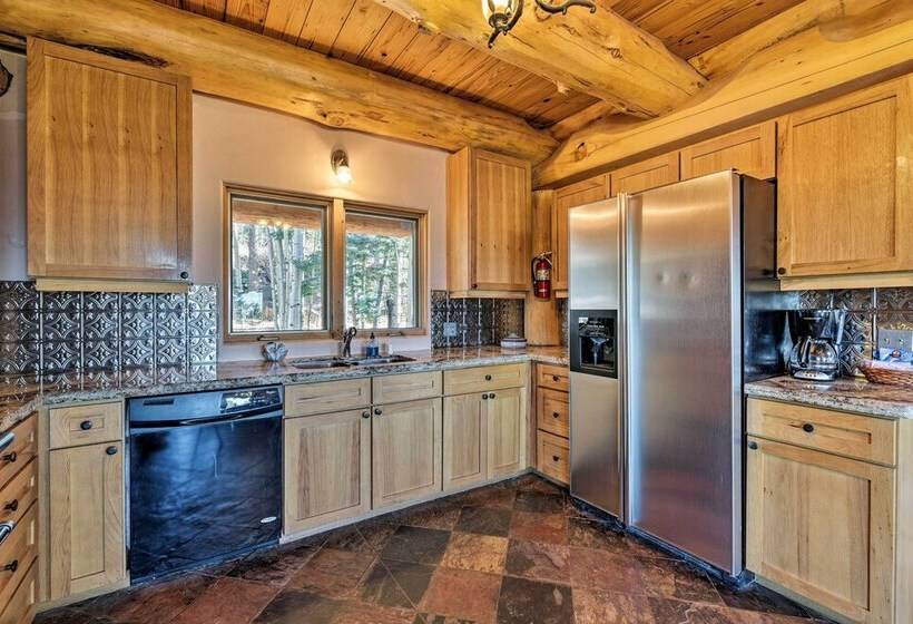 Burning Sky Lodge : Private Hot Tub & Ski In/out
