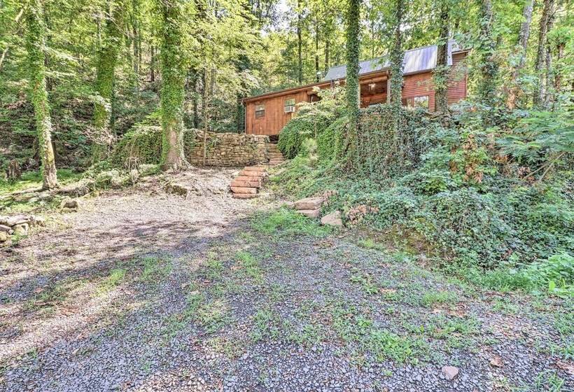 Charming Higden Cabin Near Greers Ferry Lake!