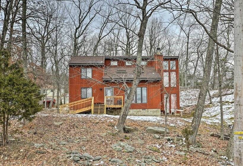Charming Poconos Abode W/ Gas Grill + Fire Pit!