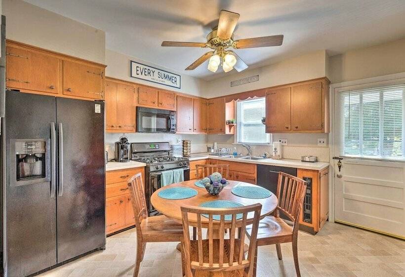 Colonial Beach House W/ Patio: 2 Blocks To Beach!