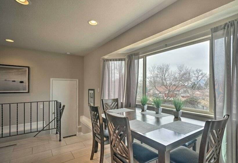 Colorado Springs Home  10 Min To Downtown!
