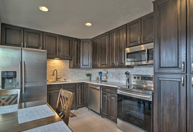 Colorado Springs Home  10 Min To Downtown!