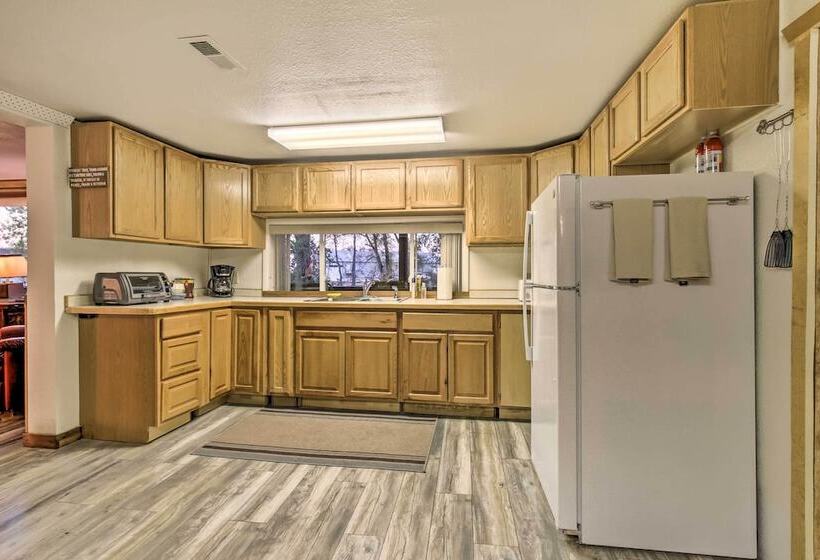 Cozy Augusta Cabin W/ Furnished Deck & Grill!