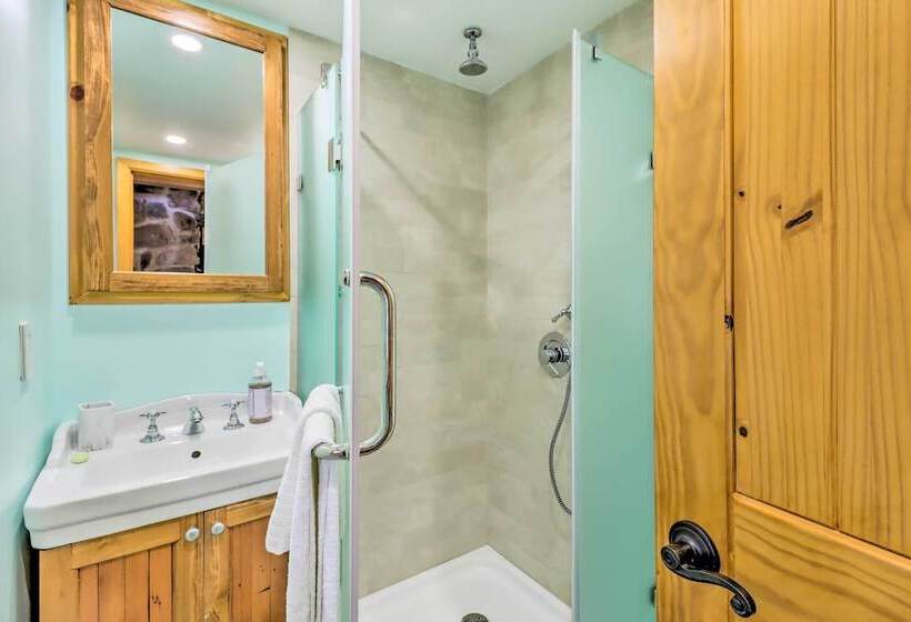 Cozy Tannersville Gem   Ski, Hike, Explore!