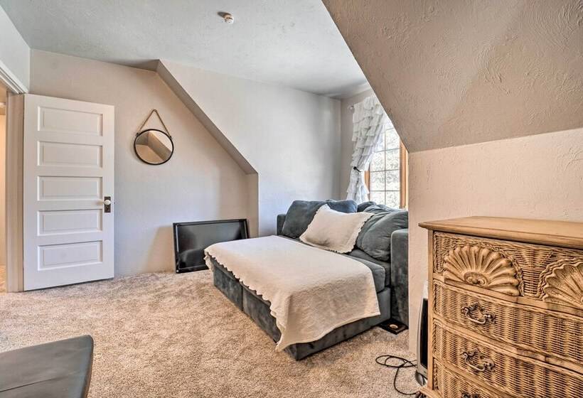 Dolorable  Home W/ Yard,   Walk To River!