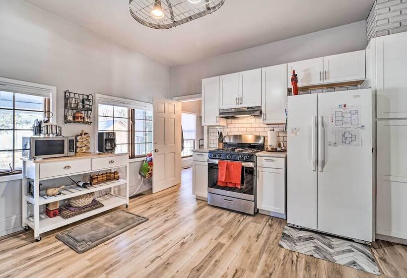Dolorable  Home W/ Yard,   Walk To River!