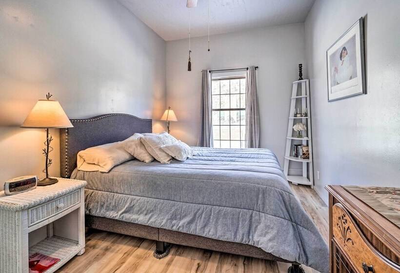 Dolorable  Home W/ Yard,   Walk To River!
