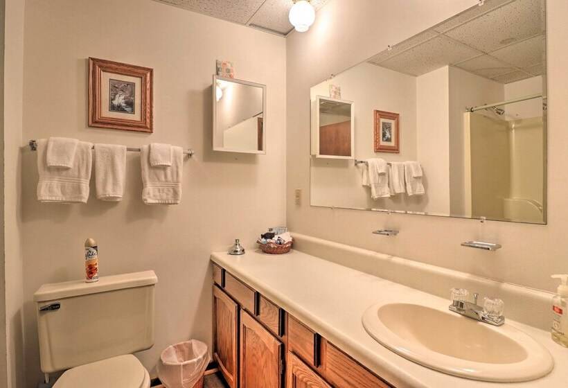 Franklin Family Home W/ 2 Decks & Fire Pit!