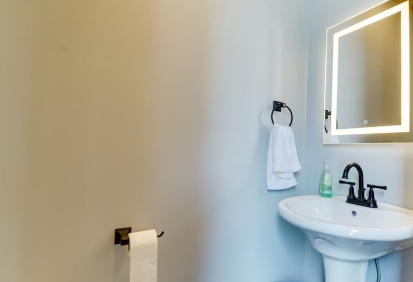 Gatlinburg Overlook W/ Hot Tub + Game Room!