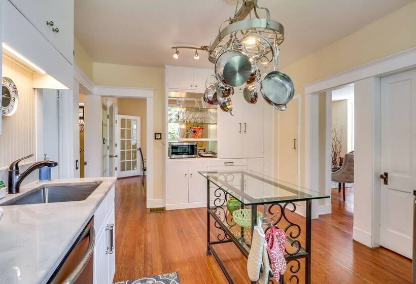 Historic Home Near Downtown Salem: Walk To Capitol