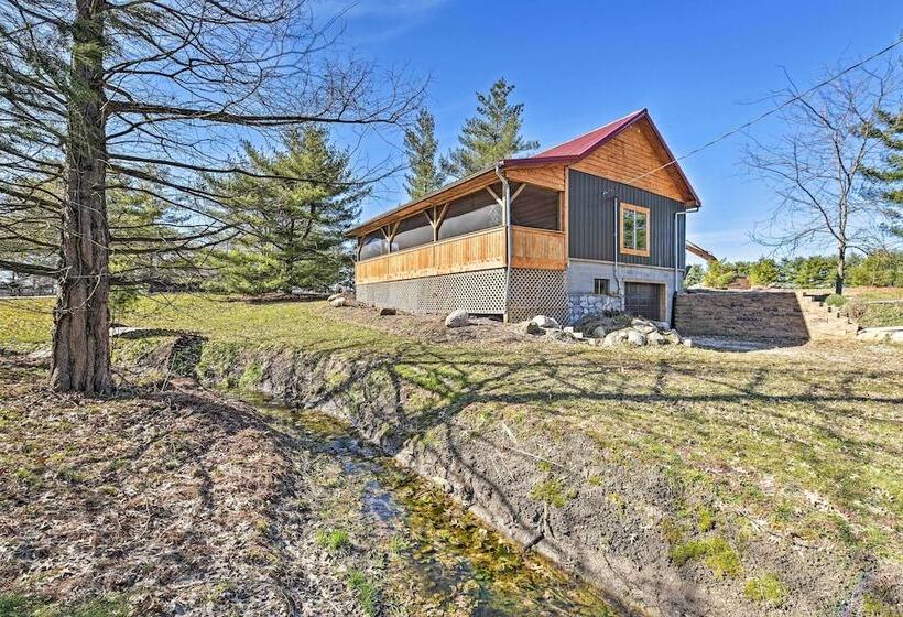 Honey House Cabin    A Quiet Countryside Retreat!