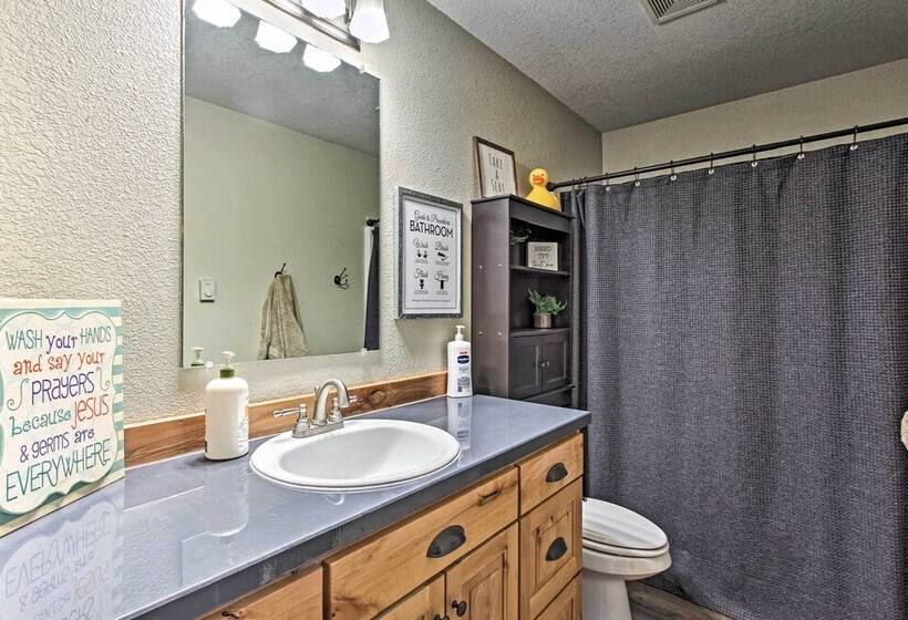 La Pine Hideaway Near Deschutes National Forest!