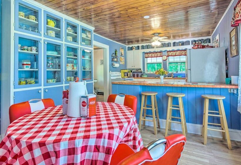 9 Mi To Lake Lure: Cottage W/ Deck & Fire Pits!