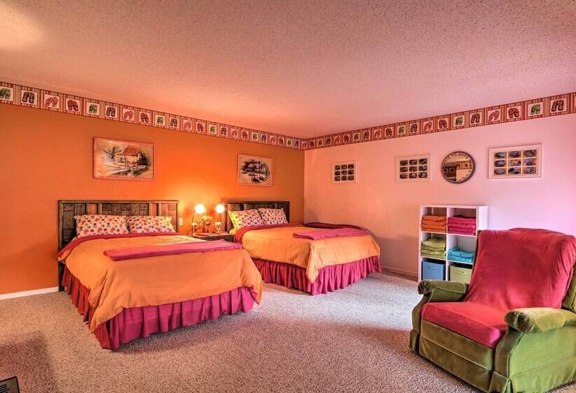 < 1 Mi To The Lake: Osage Beach Home W/ Deck