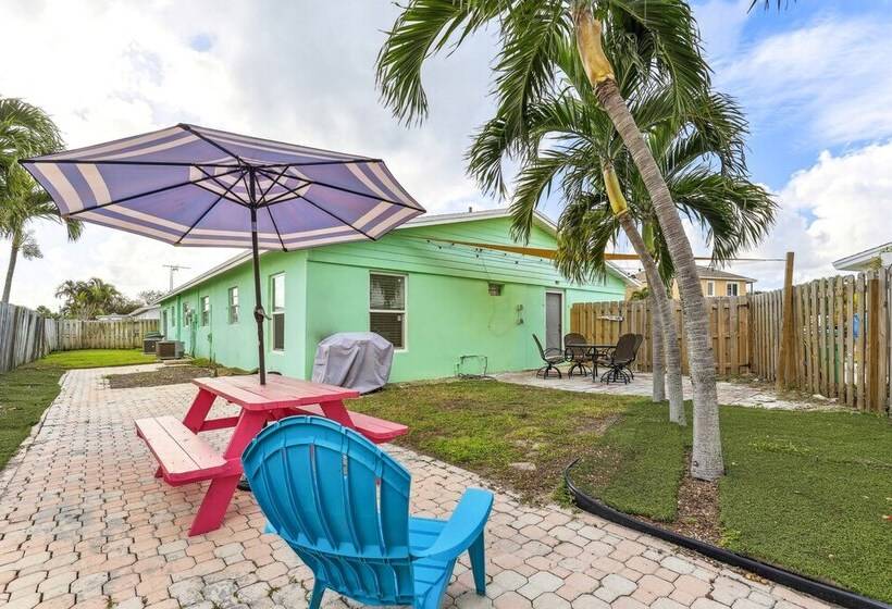 Jensen Beach Home: 1/4 Mi To Beach Access!