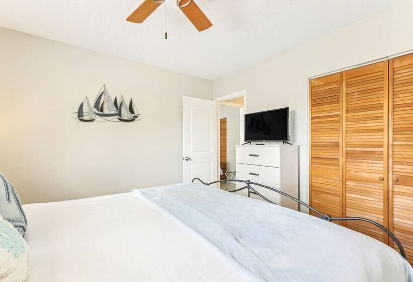 Jensen Beach Home: 1/4 Mi To Beach Access!