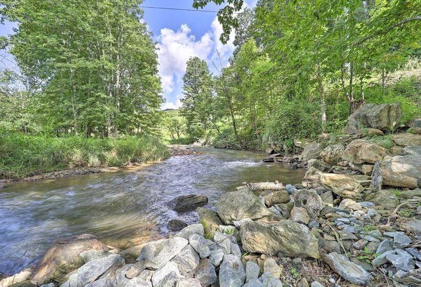 Quaint Creston Hideaway W/ Mtn Views & Hot Tub!