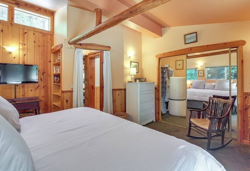 Rustic Bandon Log Cabin On 5 Acres Of Woodlands!