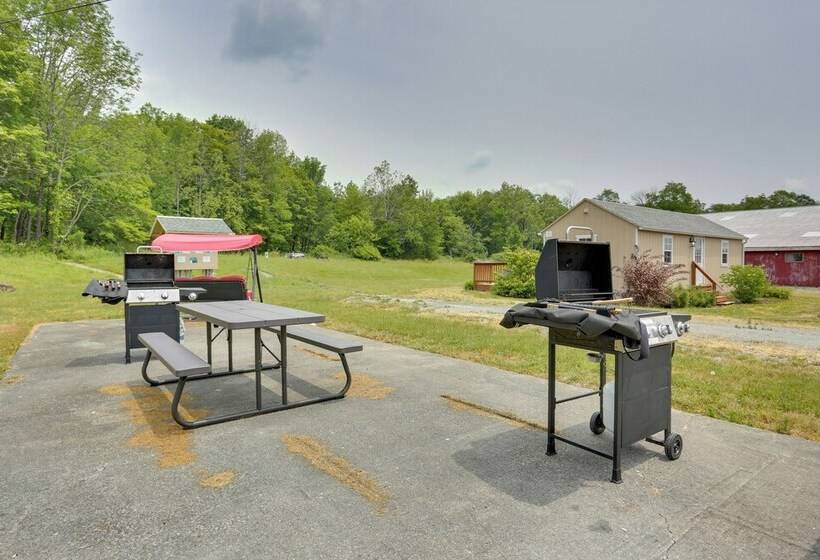Secluded, Pet Friendly Cabin W/ Deck & Fireplace!