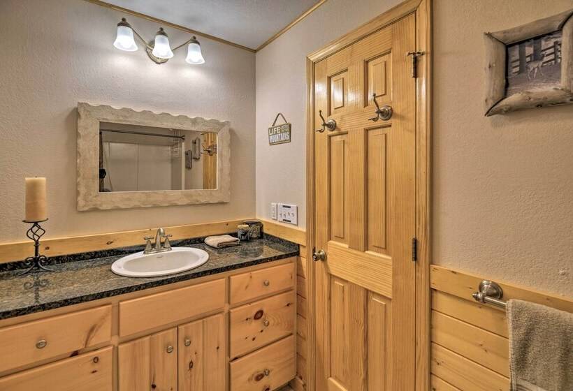 Gated Community W/ Perks: Cozy Sparta Cabin!