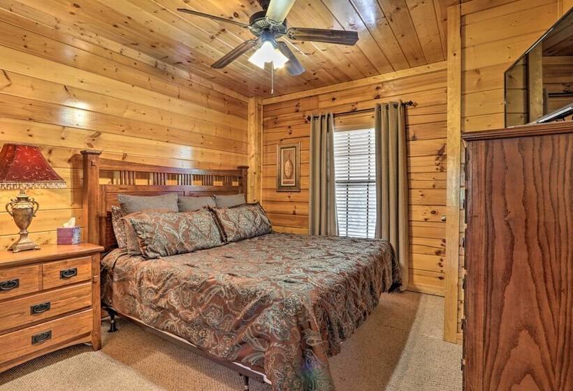 Sevierville Cabin W/ Games, Hot Tub & 4 King Beds!