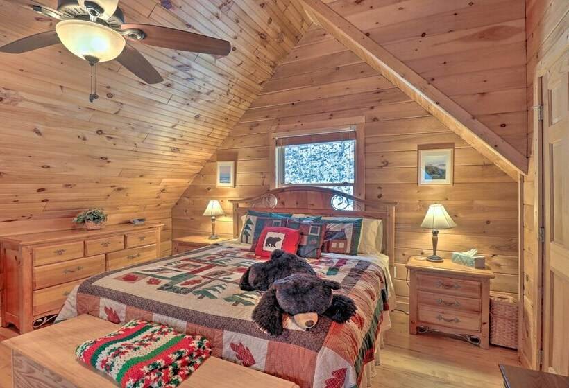 Smoky Mountain Cabin W/ Hot Tub & Views!