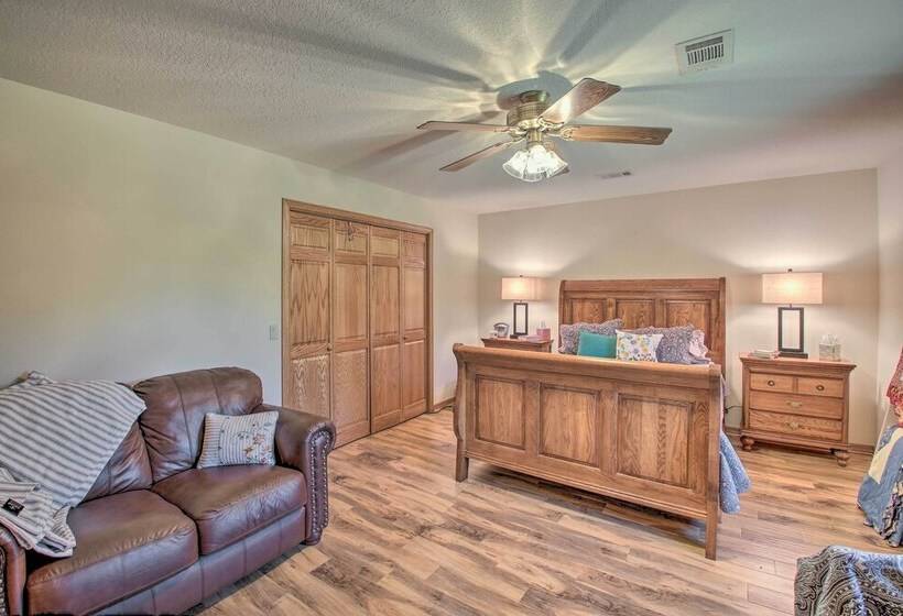 Spacious House W/ Wraparound Deck + Mtn Views!