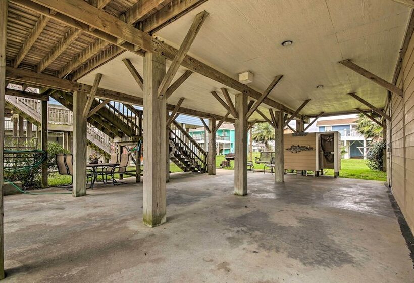 Spacious Sooner Star Beach House: Steps To Beach!