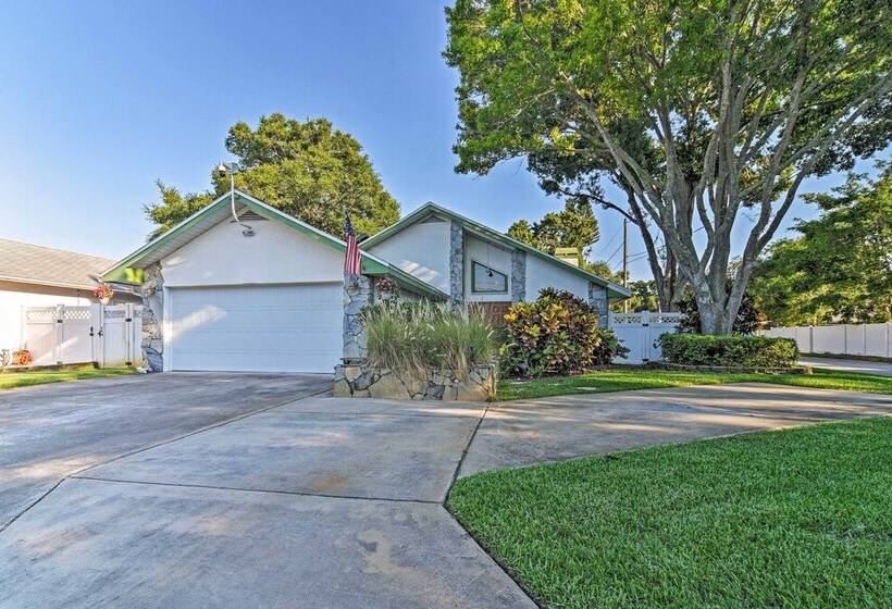 Sunny Seminole Home W/ Pool, 4 Miles To Beach