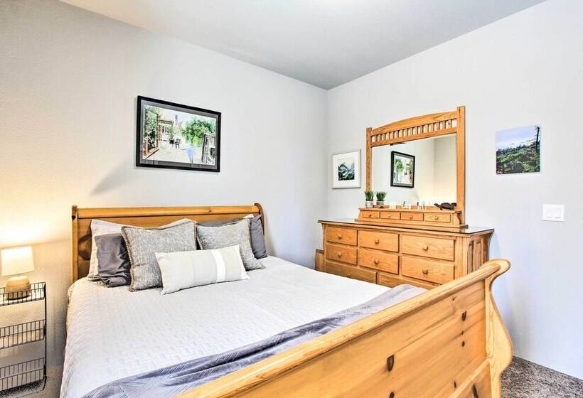 The Hub  La Pine Vacation Rental   Dog Friendly!