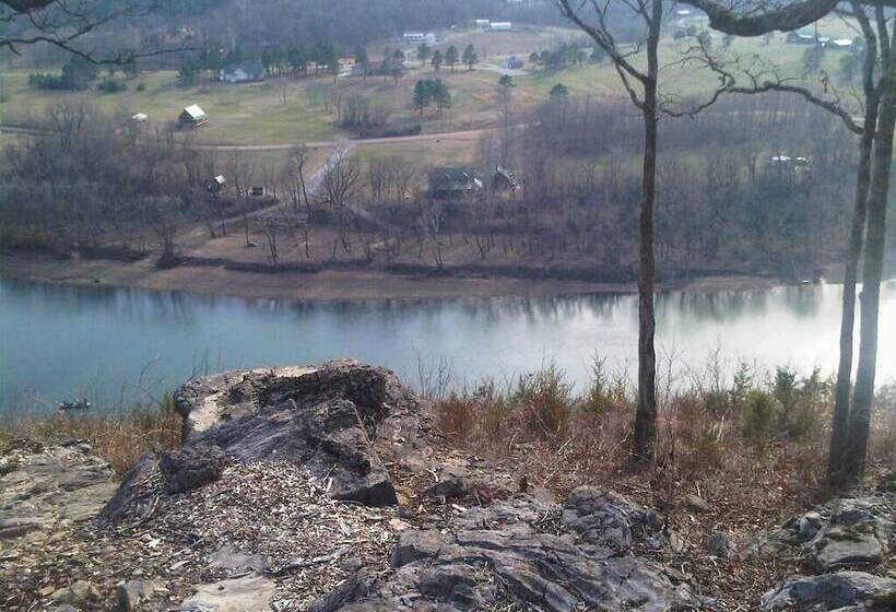 Troutfest  Riverfront Norfork Home, Great Fishing