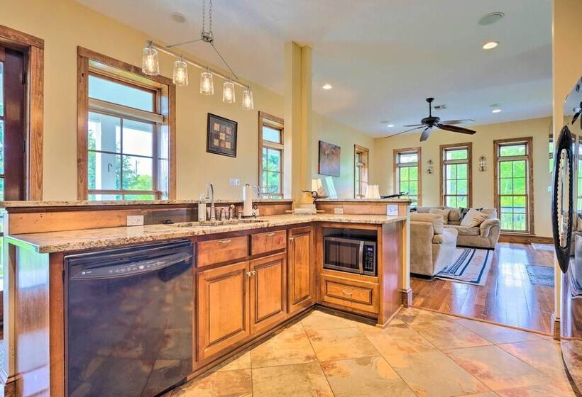 Bright Waveland Home   Walk To Beach Access!