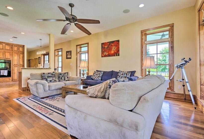 Bright Waveland Home   Walk To Beach Access!