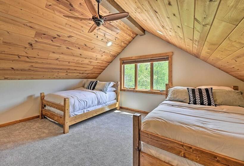 Cabin 1 Mi To Sand Valley, 1 Block To Beach