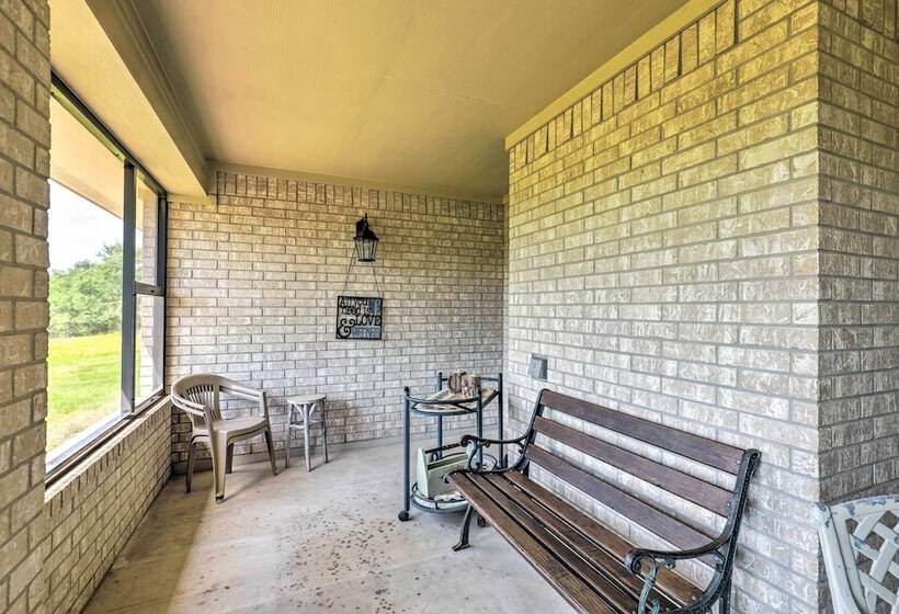 Charming Cameron Farm Retreat ~ 41 Mi To Tamu