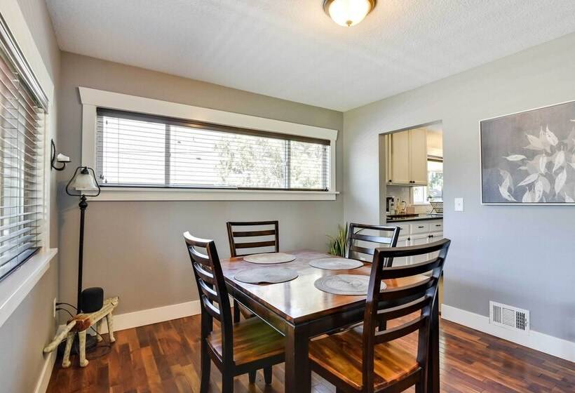 Charming Portland Home, Walk To Light Rail!