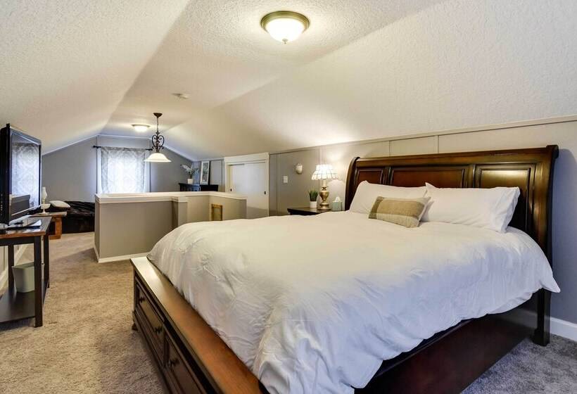 Charming Portland Home, Walk To Light Rail!