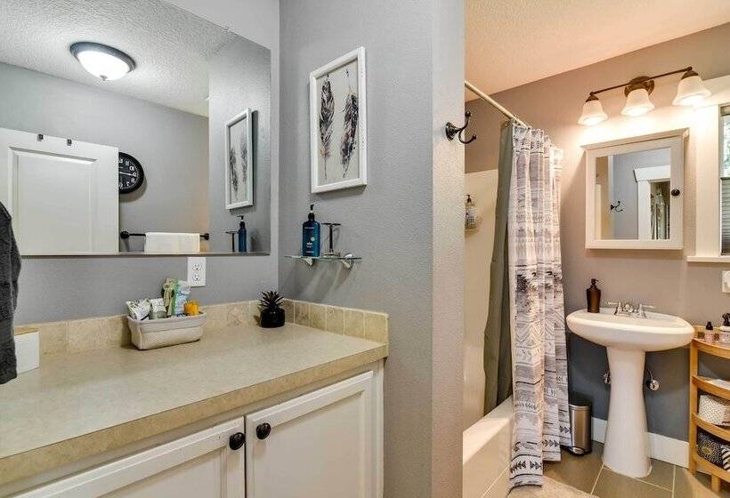 Charming Portland Home, Walk To Light Rail!