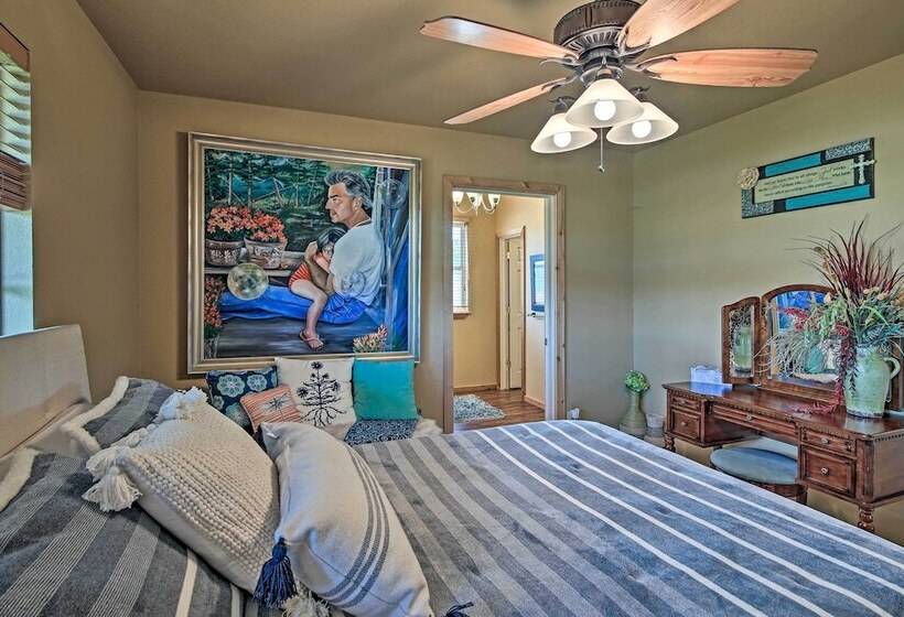 Charming Vian Retreat W/ Private Deck & Grills!