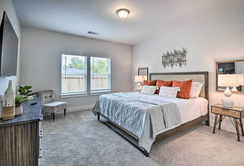 Chic Houston Home W/ Game Room ~ 8 Mi To Dtwn