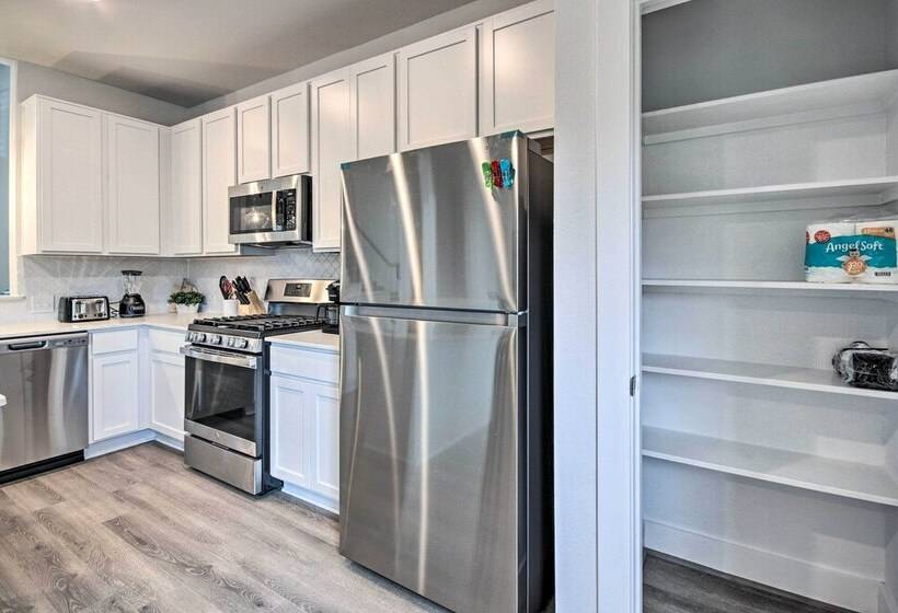Chic Houston Home W/ Game Room ~ 8 Mi To Dtwn