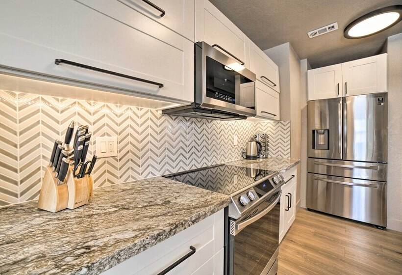Chic Reno Home W/ Game Room & Putting Green!